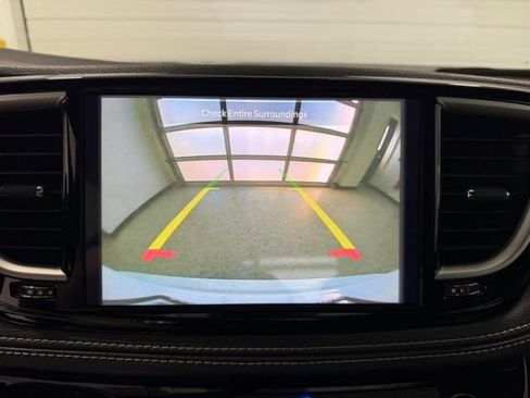 Used 2026 Chrysler Pacifica Select FWD image 17