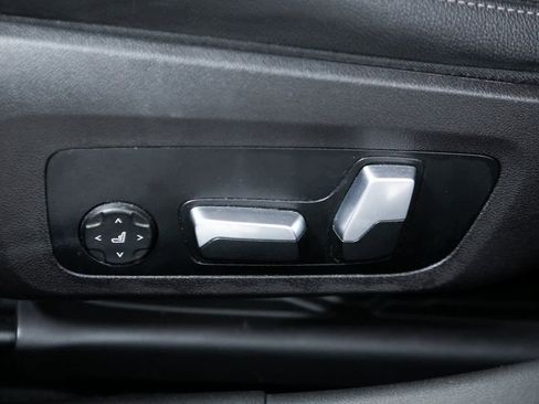 Used 2023 BMW 330i Sedan w/ M Sport Package image 17