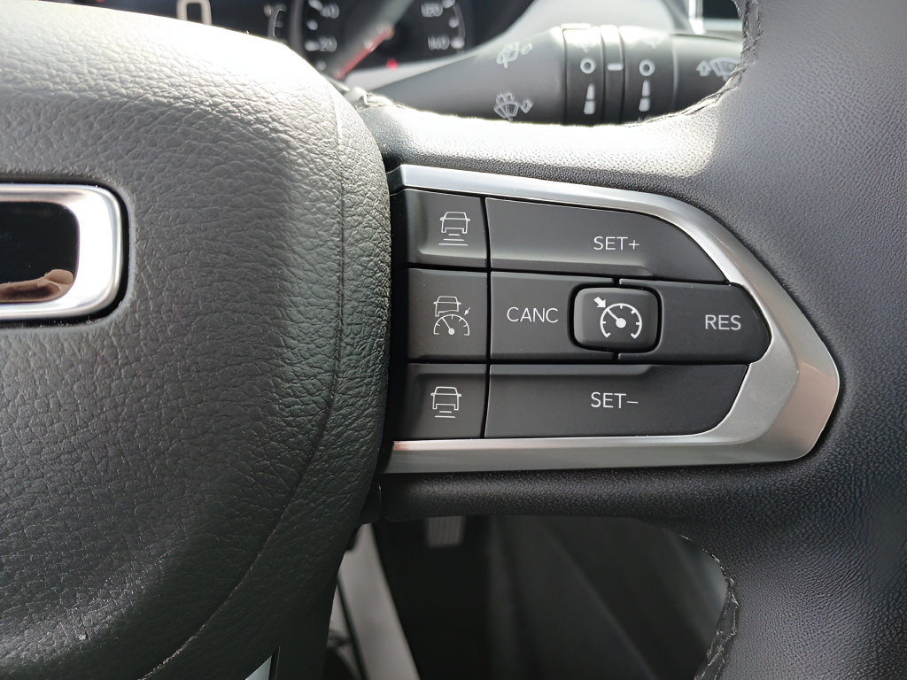 Used 2025 Jeep Compass Limited AWD/4WD image 26