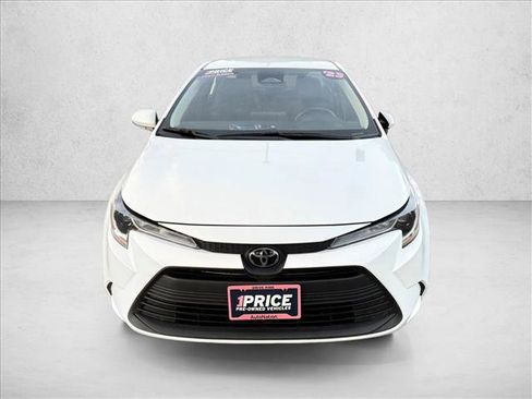 Used 2023 Toyota Corolla LE image 2