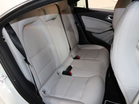 Used 2014 Mercedes-Benz CLA 250 image 25