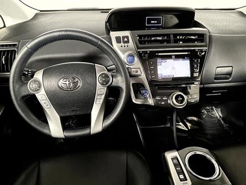 Used 2017 Toyota Prius V Five image 12