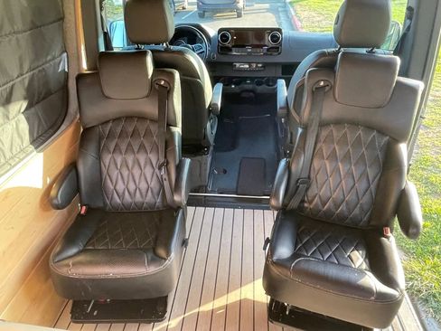 Used 2021 Mercedes-Benz Sprinter 2500 image 27