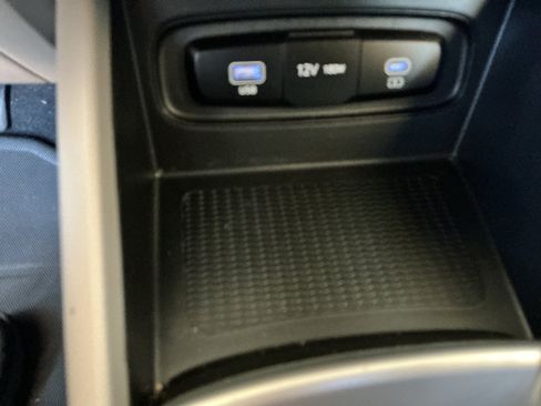 Certified 2024 Hyundai Venue SEL image 19