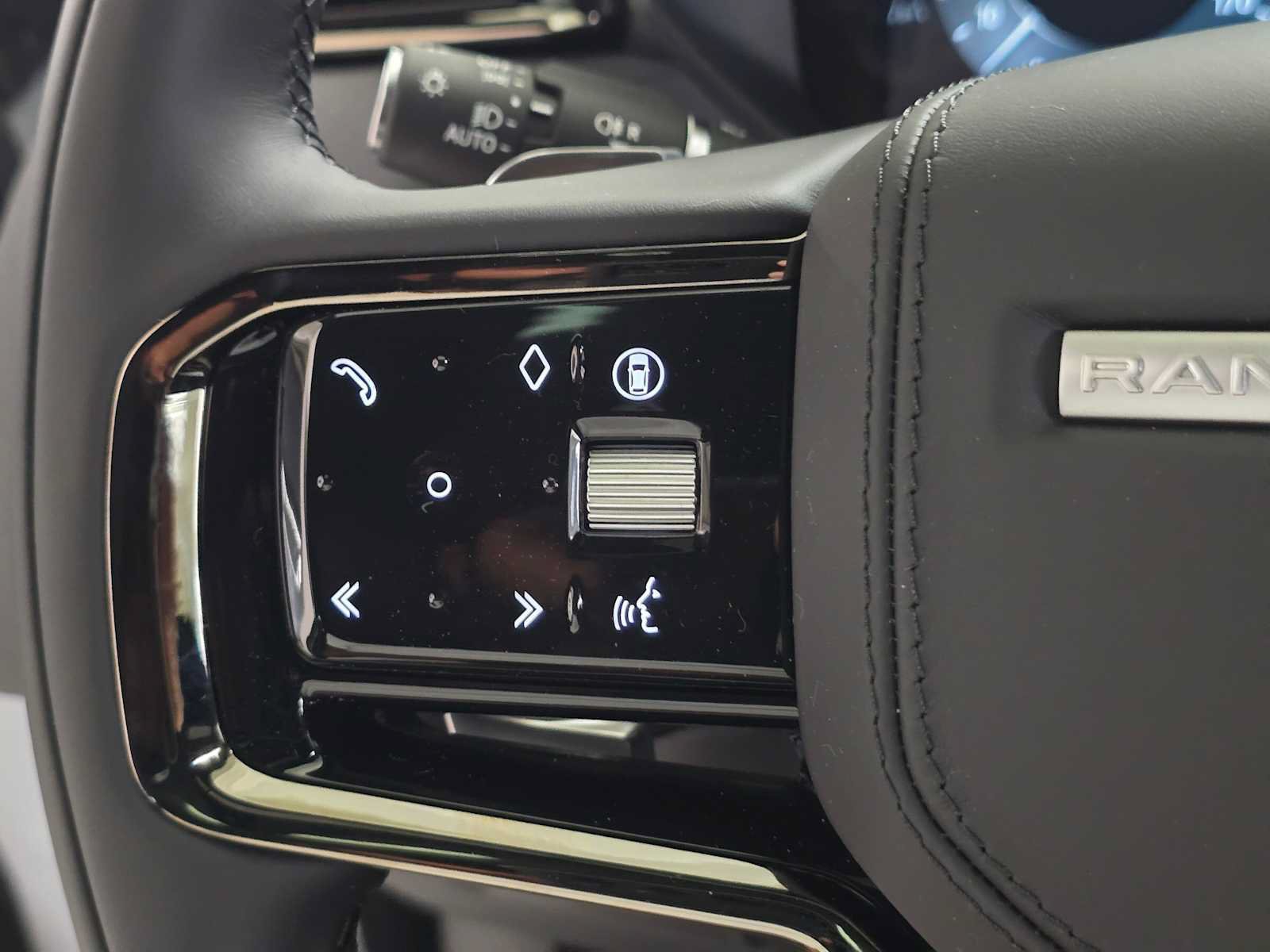 New 2026 Land Rover Range Rover Velar S AWD/4WD image 32