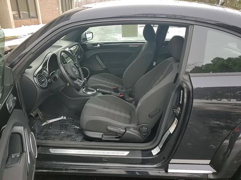 Used 2012 Volkswagen Beetle 2.0T image 11