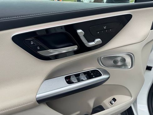 Used 2023 Mercedes-Benz GLC 300 4MATIC image 12