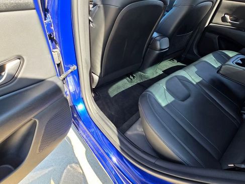 Used 2023 Hyundai Elantra Limited image 19