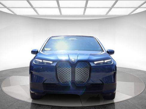 Used 2022 BMW iX xDrive50 w/ Convenience Package AWD/4WD image 2