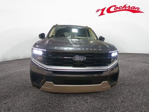 Used 2025 Ford Expedition Platinum image 27