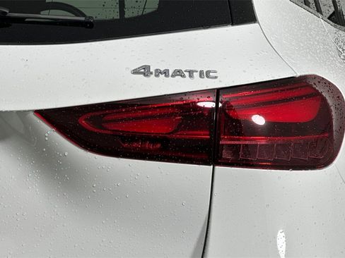 Certified 2025 Mercedes-Benz GLA 250 4MATIC image 33
