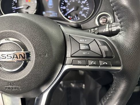 Used 2017 Nissan Rogue SV AWD/4WD image 13