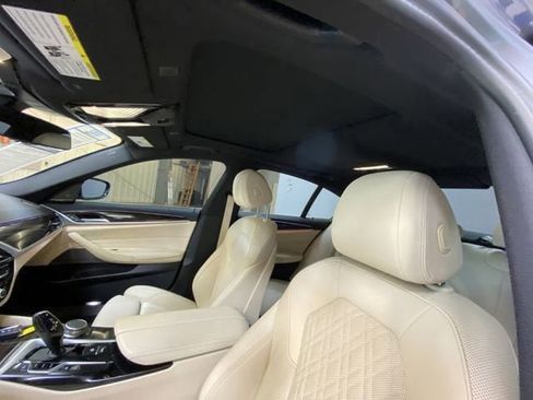 Used 2023 BMW 530e w/ Premium Package image 23