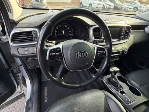 Used 2019 Kia Sorento EX FWD image 11