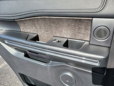 Used 2019 Ford Expedition Limited w/ Equipment Group 301A image 11