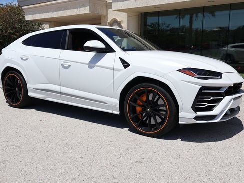 Used 2022 Lamborghini Urus AWD/4WD image 3