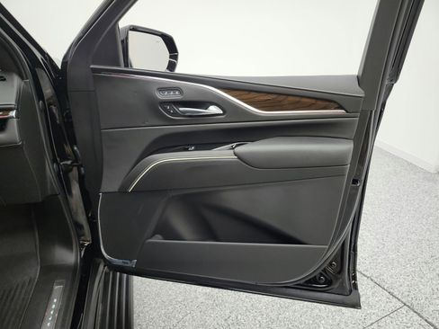 Used 2023 Cadillac Escalade ESV Sport Platinum w/ LPO, ONYX Package image 19