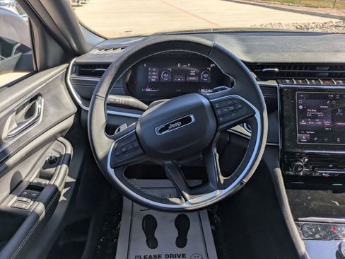 New 2025 Jeep Grand Cherokee Laredo X image 18