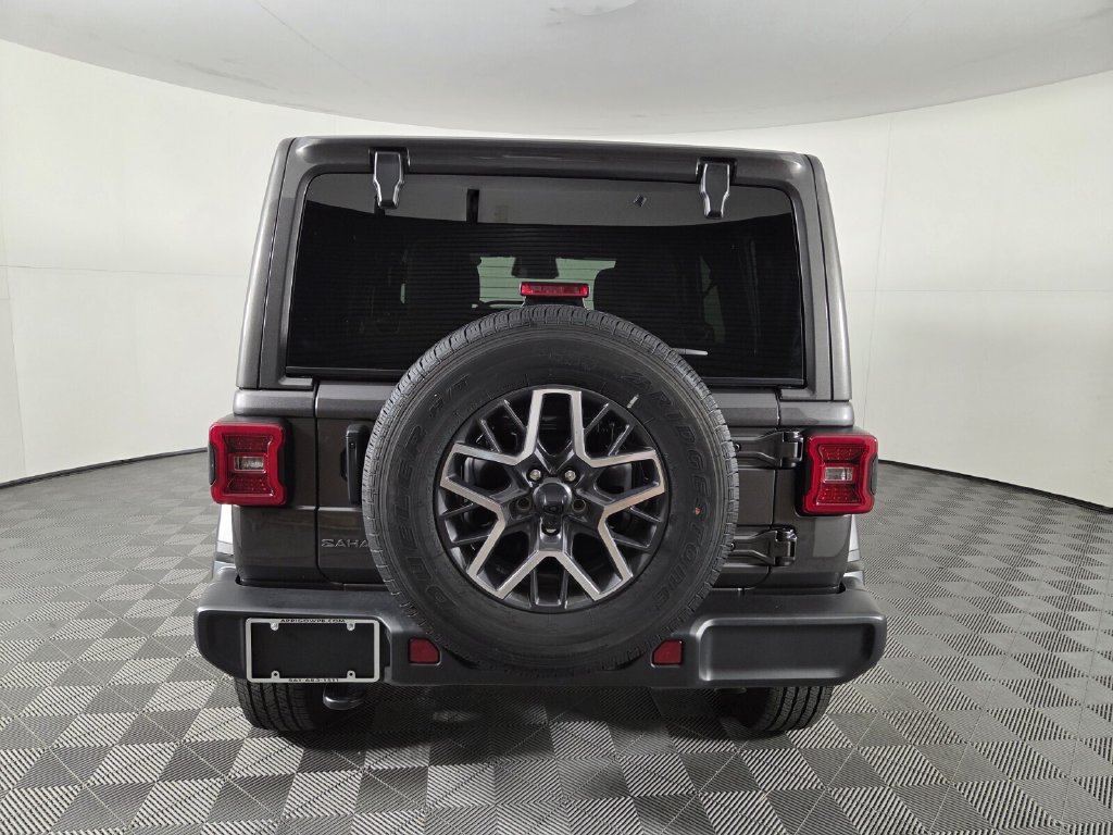 Used 2026 Jeep Wrangler Unlimited Sahara AWD/4WD image 6