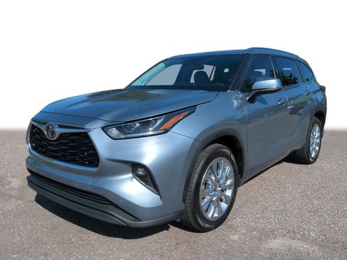 Used 2023 Toyota Highlander Limited FWD image 1