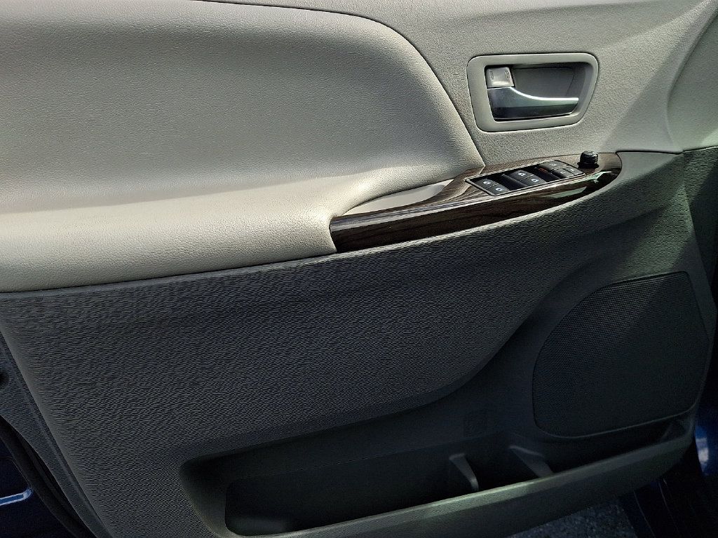 Certified 2020 Toyota Sienna XLE w/ XLE Navigation Package FWD image 13