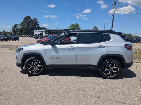 Used 2025 Jeep Compass Limited AWD/4WD image 7