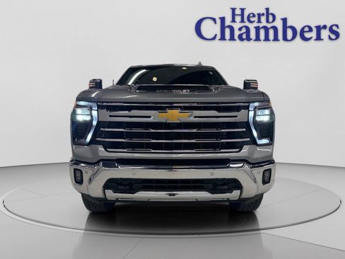 Used 2025 Chevrolet Silverado 2500 LTZ w/ LTZ Premium Package image 4