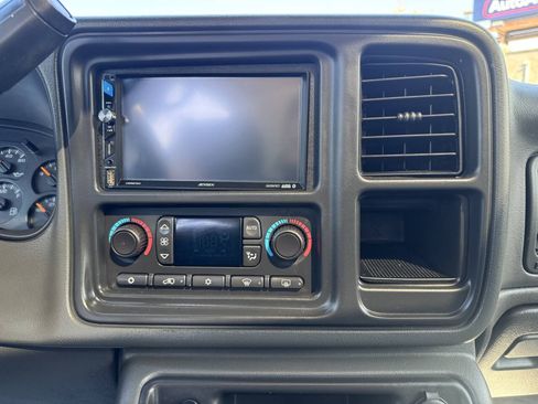 Used 2007 Chevrolet Silverado 2500 LT w/ Onstar Plus Package AWD/4WD image 17