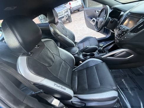 Used 2016 Hyundai Veloster Turbo image 16