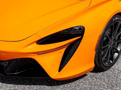 New 2026 McLaren Artura RWD image 20