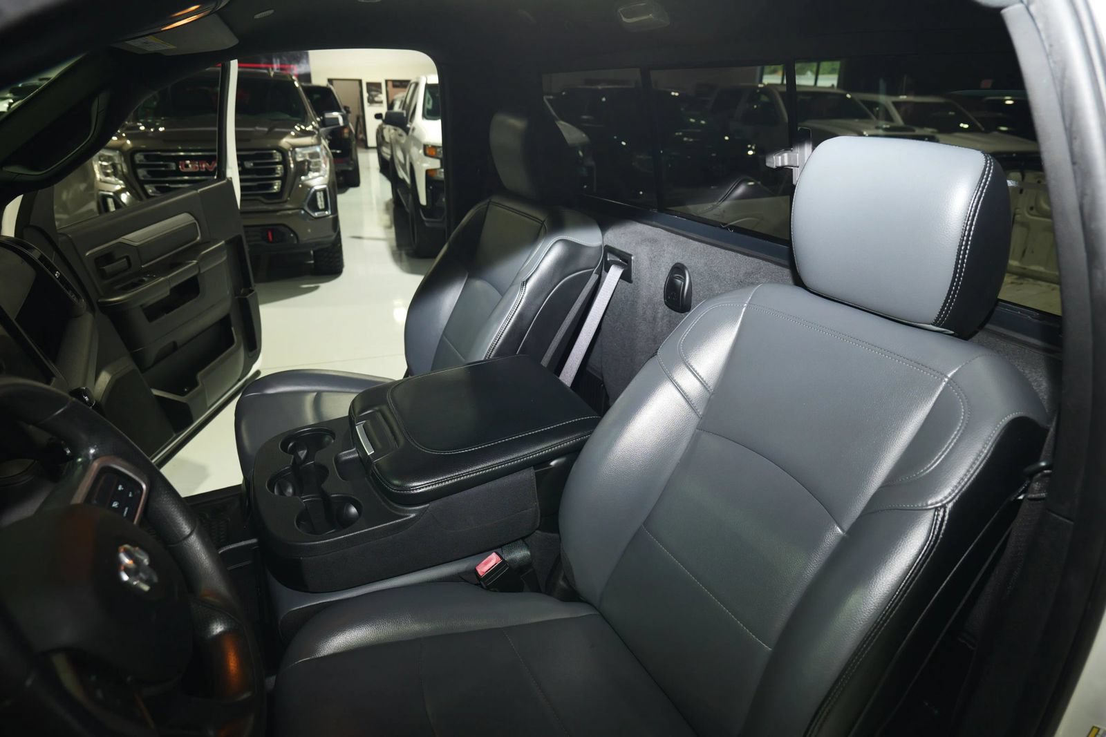 Used 2021 RAM 3500 Tradesman w/ Chrome Appearance Group AWD/4WD image 21