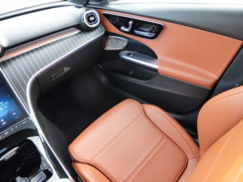 Used 2022 Mercedes-Benz C 300 4MATIC Sedan image 11