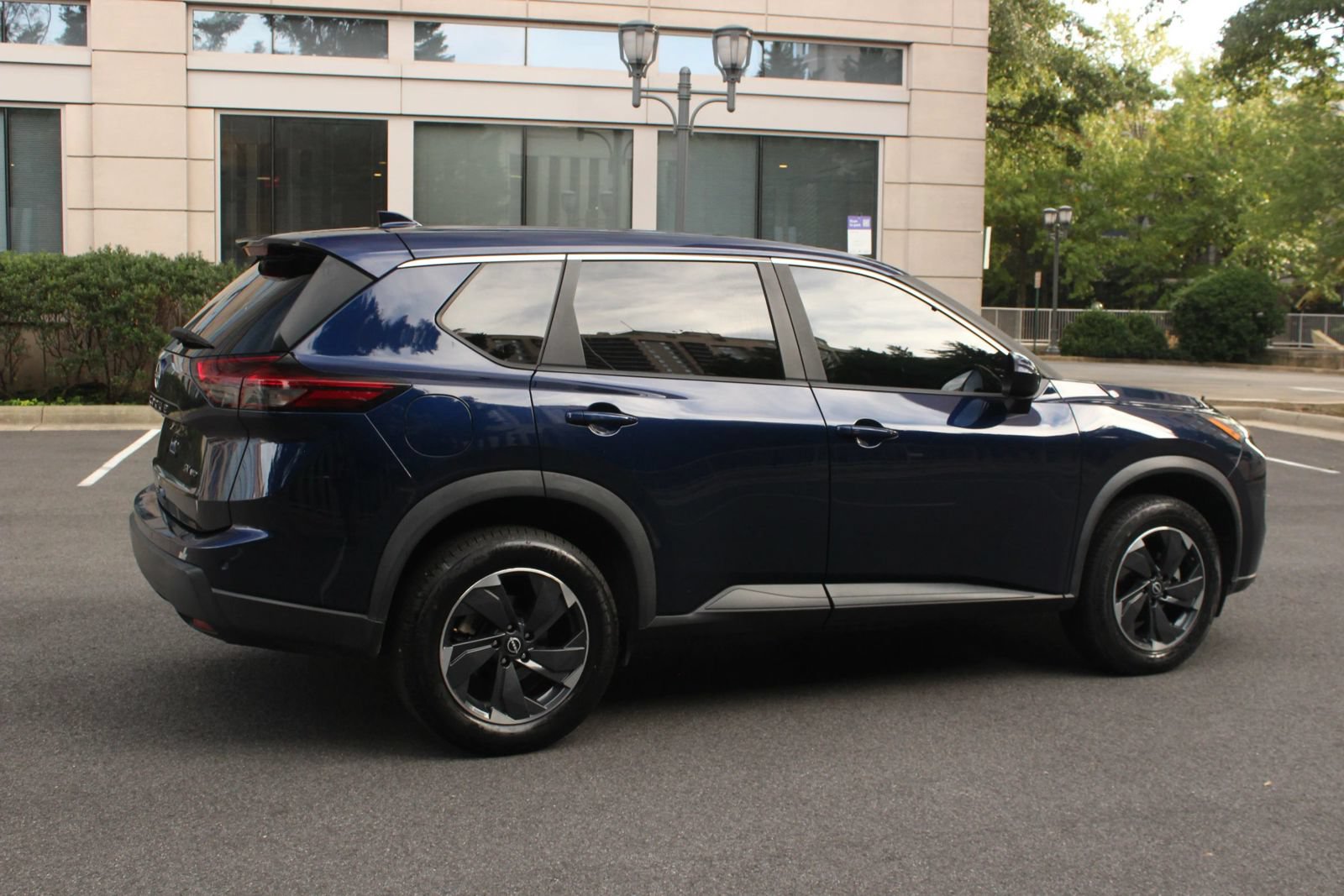 Used 2024 Nissan Rogue SV AWD/4WD image 7