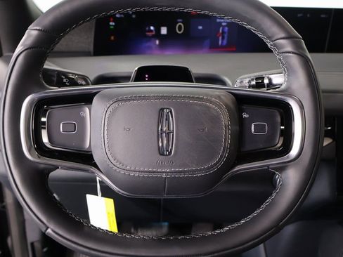 New 2026 Lincoln Navigator Reserve w/ Jet Appearance Package AWD/4WD image 3