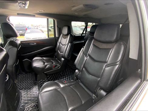 Used 2018 Cadillac Escalade ESV Luxury image 21