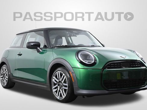Used 2025 MINI Cooper 2-Door Hardtop image 3