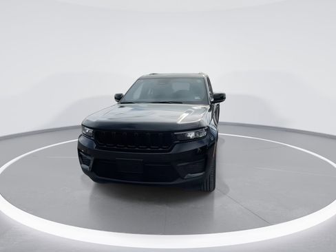 New 2025 Jeep Grand Cherokee Altitude image 3