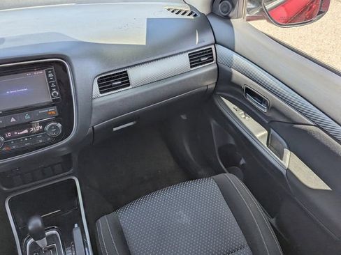 Used 2018 Mitsubishi Outlander ES AWD/4WD image 17