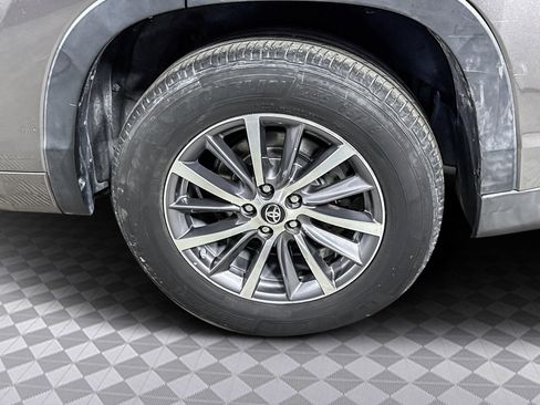 Used 2018 Toyota Highlander XLE image 33