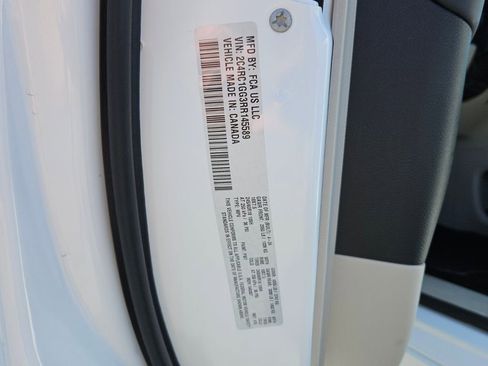 Used 2024 Chrysler Pacifica Limited FWD image 16