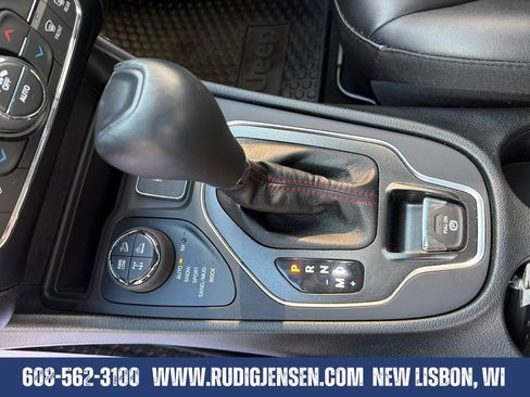 Used 2022 Jeep Cherokee Trailhawk AWD/4WD image 23