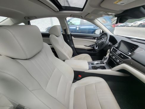 Used 2018 Honda Accord Touring image 8