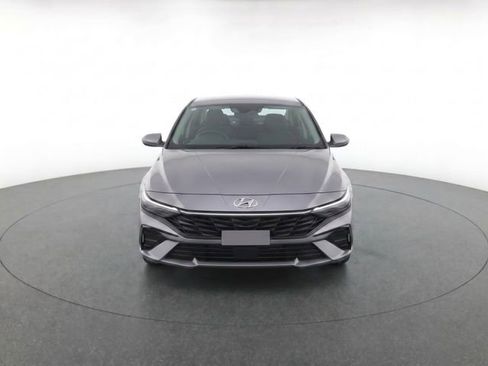 Certified 2025 Hyundai Elantra Limited FWD image 9