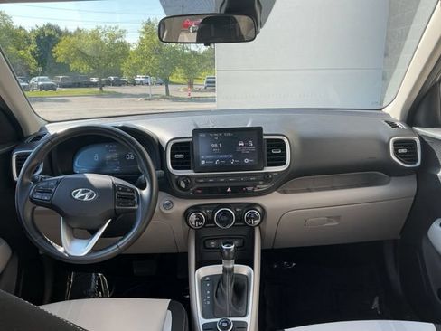 Certified 2024 Hyundai Venue SEL FWD image 3