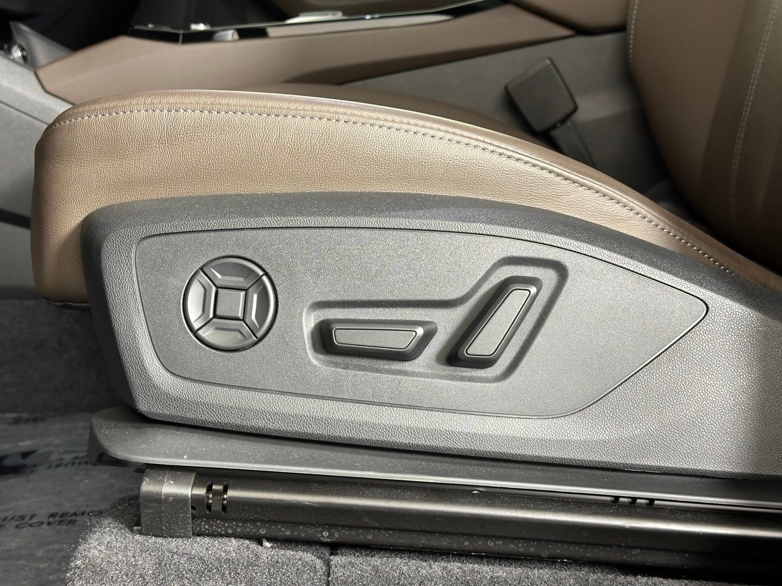 Used 2025 Audi Q6 e-tron Premium Plus w/ Premium Plus AWD/4WD image 7