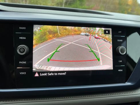 Used 2024 Volkswagen Taos SE image 18