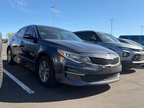 Used 2017 Kia Optima LX w/ Convenience Package image 2