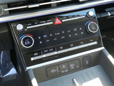 Used 2025 Hyundai Santa Fe Limited image 21