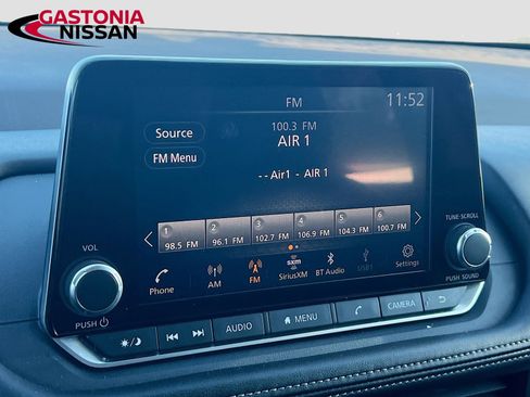 Used 2023 Nissan Rogue SV image 18