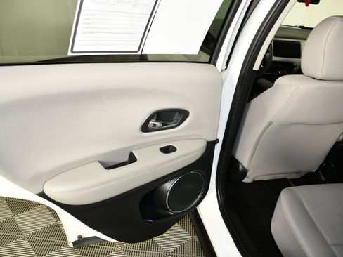 Used 2018 Honda HR-V EX image 44